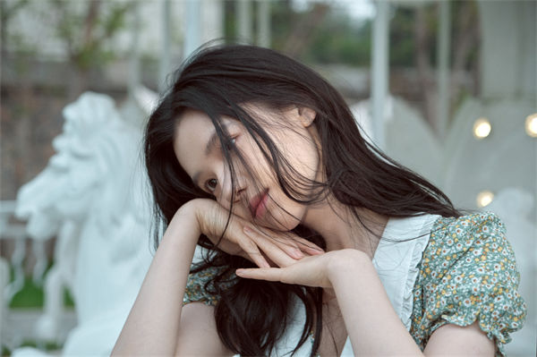 张婧仪卢昱晓撞造型引热议是什么情况?